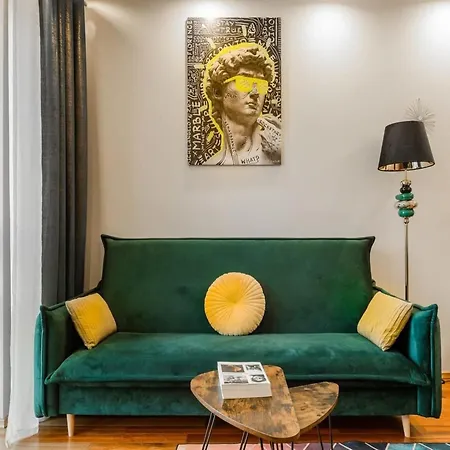 Flat Near Metro, Апартаменти *