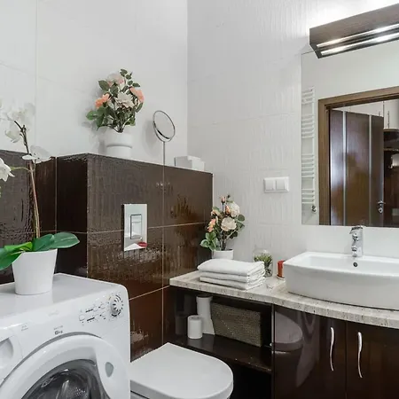 Flat Near Metro, Апартаменти *